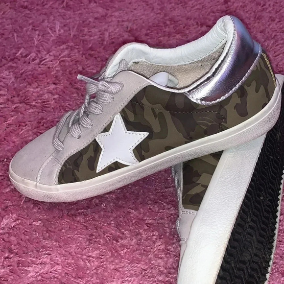 Steve Madden Star Army Fatigue Camo Sneakers - Picture 6 of 8